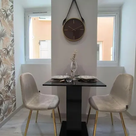 - Chic Et Intime * Montbrison